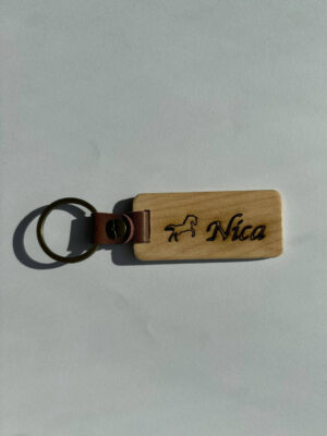 Sleutelhanger hout met naam gepersonaliseerd