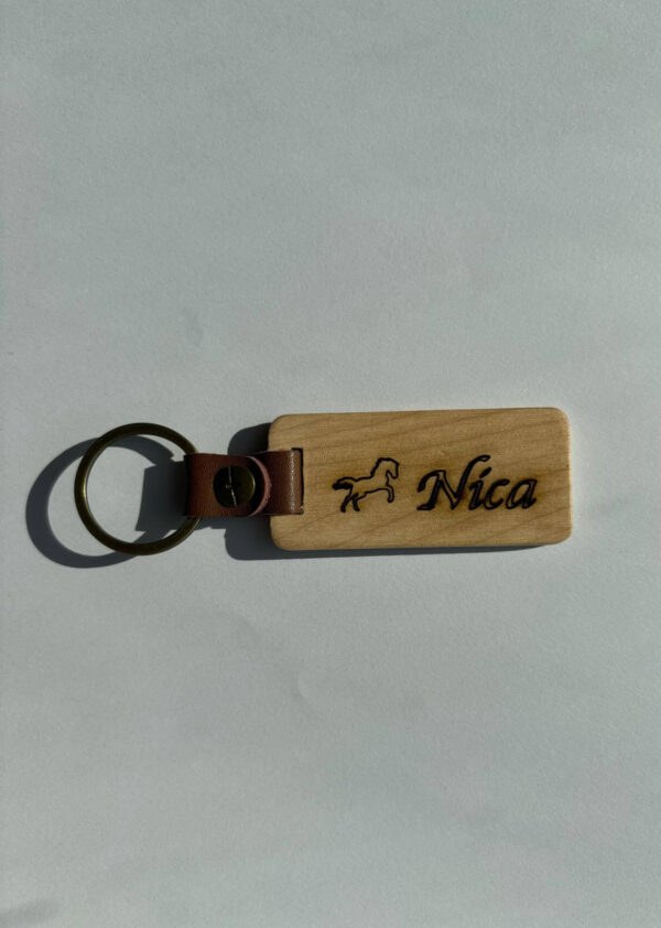 Sleutelhanger hout met naam Sleutelhanger hout met naam gepersonaliseerd